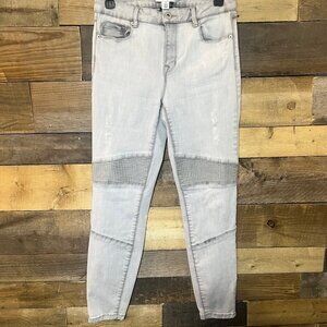 Tribal Gray Women's skinny jeans Size 6, ankle zippers